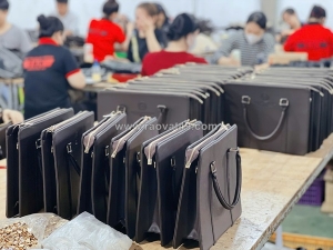 Xưởng sản xuất cặp da thật chuyên làm quà tặng đại hội - vat đầy đủ - đảm báo tiến độ giao hàng