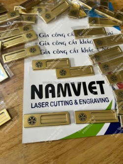 Bảng tên cho nhân viên giá hạt dẻ