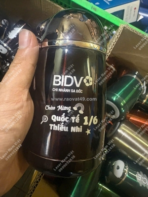 Bình giữ nhiệt khắc laser - quà tặng 1/6 ý nghĩa cho các bé