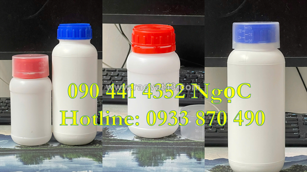 Chai nhựa 0.5 lít đựng axit, chai nhựa 250ml đựng thuốc trừ sâu, chai lọ 100ml đựng dung môi