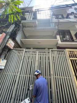 Cho thuê nhà nguyên căn 3 lầu hẻm 154 nguyễn biểu q5