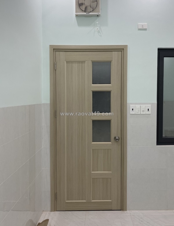 ~/Img/2026/5/cua-nhua-toilet-gia-re-lap-dat-tron-goi-01.jpg