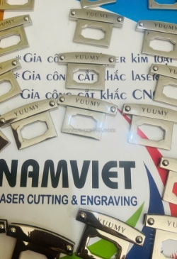 Gia công khắc phụ kiện kim loại theo yêu cầu