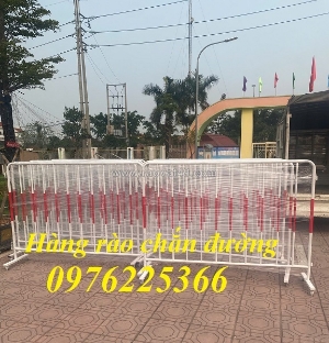 Hàng rào di động sơn màu phản quang theo yêu cầu