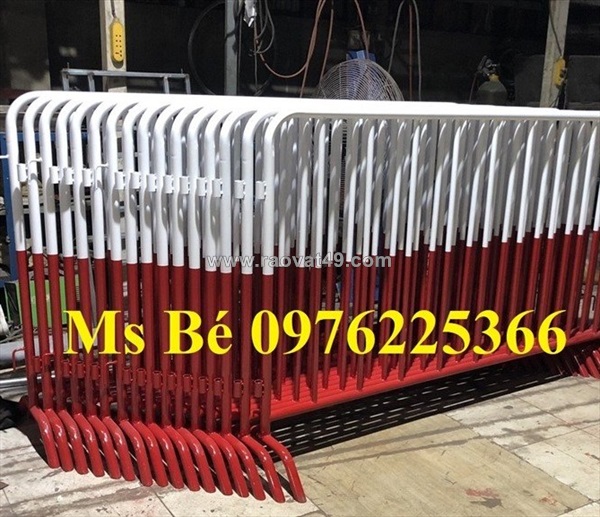 Hàng rào di động sơn màu phản quang theo yêu cầu