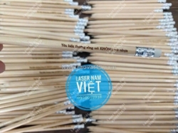 Khắc laser trên bút chì – khắc tên, khắc logo