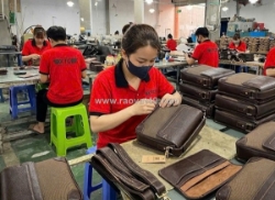 Khởi nghiệp kinh doanh ví da – nhóm hàng dễ bán quanh năm