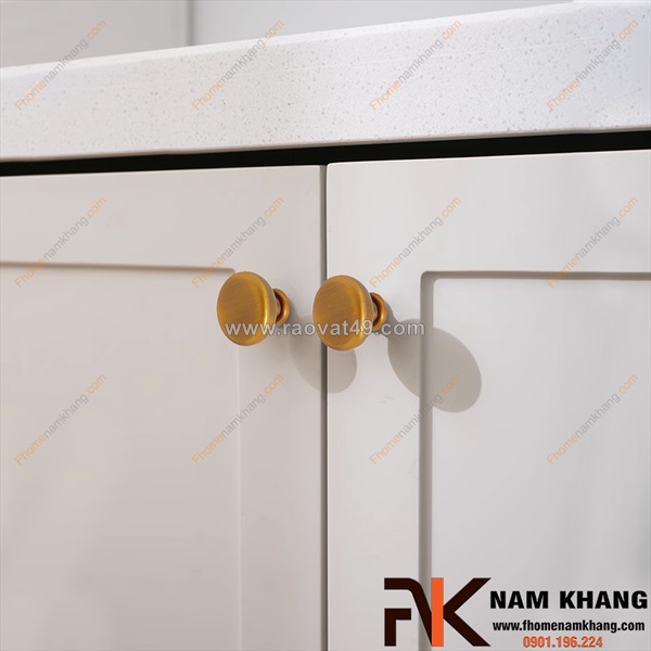 Một chiếc núm nắm tủ đẹp có thể khiến chiếc tủ trở nên "đắt giá" hơn