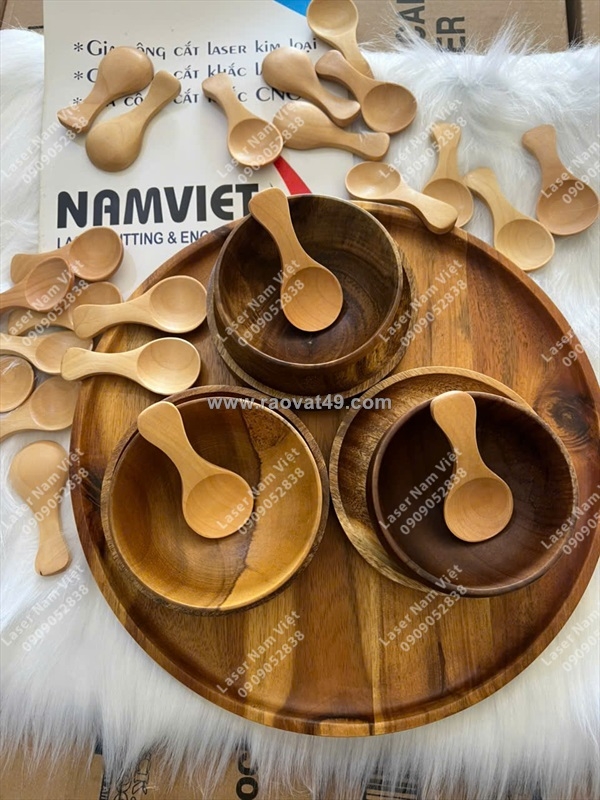 ~/Img/2026/5/nhan-cung-cap-gia-cong-khac-laser-khay-go-theo-yeu-cau-01.jpg