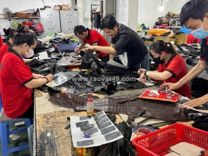 Nhập sỉ túi da giá xưởng – form dễ bán cho khách chợ