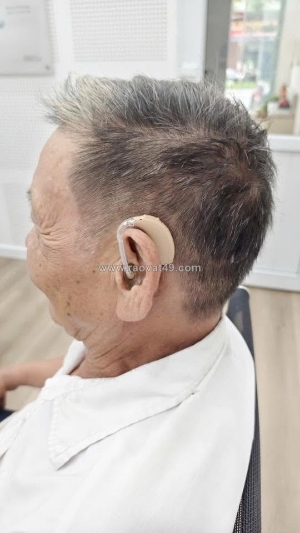 Bác tưởng máy hỏng… nhưng thực ra đôi tai đã thay đổi sau 6 năm