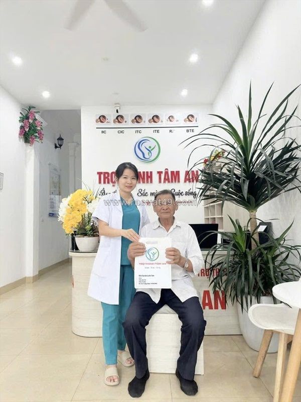 Bác tưởng máy hỏng… nhưng thực ra đôi tai đã thay đổi sau 6 năm