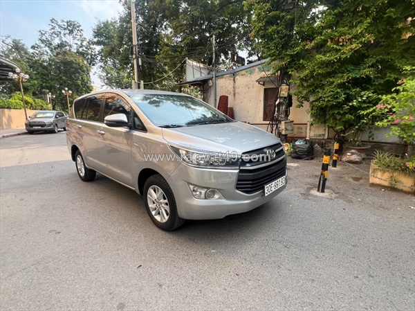 Cần bán xe toyota innova 2.0 e