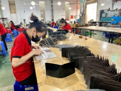 Cần nhập sỉ hay tìm xưởng gia công đồ da? 0708598920 trường