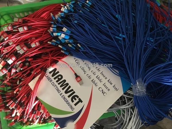~/Img/2026/6/cap-sac-dien-thoai-khac-laser-theo-yeu-cau-khac-nhanh-lay-lien-02.jpg