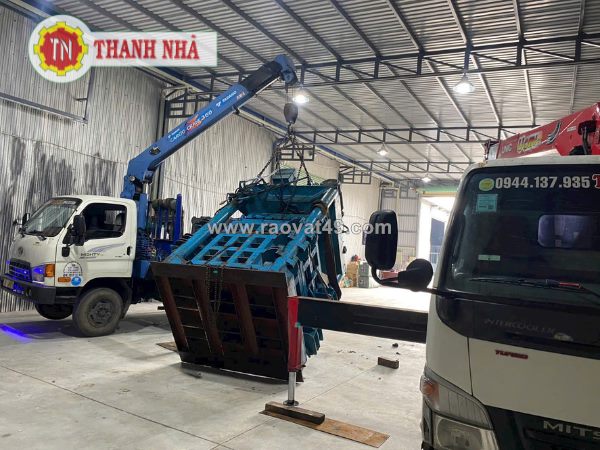 Cho thuê xe cẩu vận chuyển máy ép phế liệu khu vực tphcm
