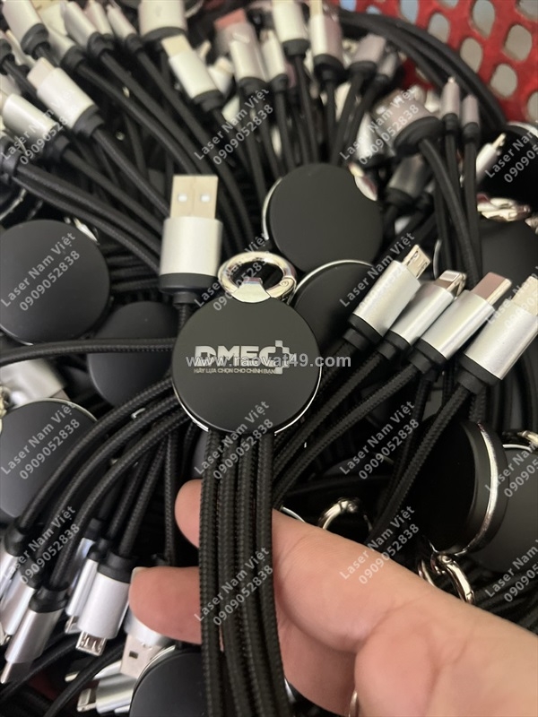 ~/Img/2026/6/khac-laser-cap-sac-cu-sac-tai-nghe-theo-yeu-cau-01.jpg