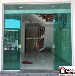 Lắp cửa kính cường lực mở quay tại giảng võ nhanh chóng, tiện lợi