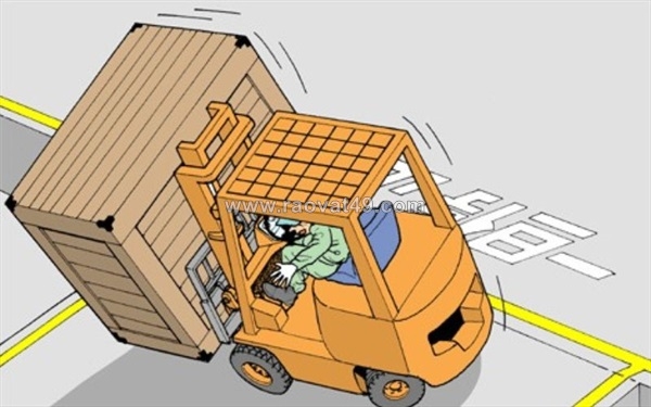 ~/Img/2026/6/luu-y-an-toan-khi-van-hanh-xe-nang-tren-doc-02.jpg