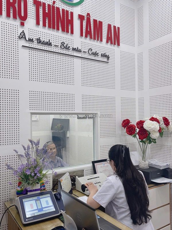 Máy trợ thính - kết nối người nghe kém với gia đình