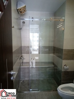 Nên làm cửa kính nhà tắm khung inox, khung nhôm hay không khung?