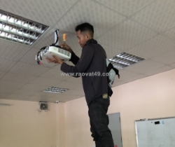 Thay bóng sửa máy chiếu giá rẻ