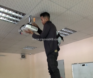 Thay bóng sửa máy chiếu giá rẻ