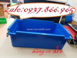 Thùng có quai sắt đựng thành phẩm trong nhà máy, khay cơ khi, khay nhựa công nghiệp
