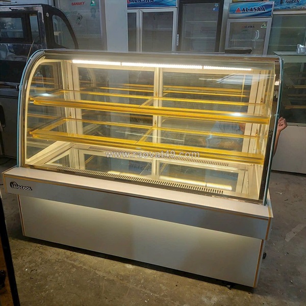 Tủ bánh kem 1m5 kính cong