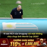 Vì sao hlv uruguay marcelo bielsa cúi mặt, từ chối nhìn vào ống kính