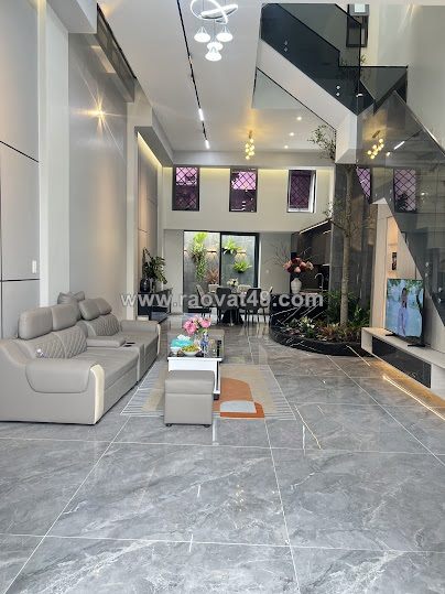 Bán nhà 2 lầu 1 trệt gần trung tâm hành chính dĩ an