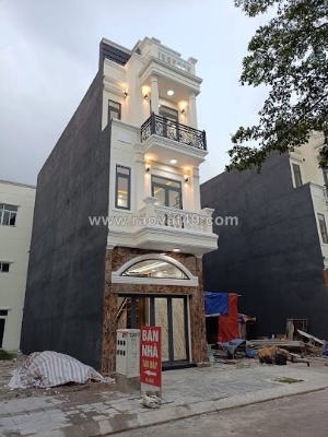 Bán nhà 2 lầu 1 trệt mặt tiền đường dt 743 dĩ an.