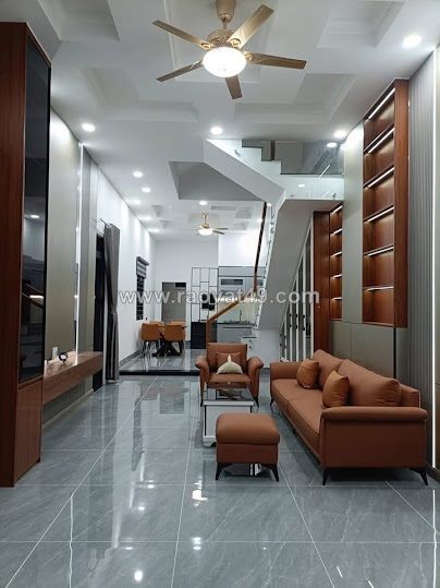 Bán nhà 2 lầu 1 trệt mặt tiền đường dt 743 dĩ an.