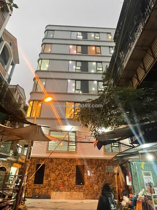 Bán nhà 7 tầng, góc 3 mặt đường, số 4 ngõ 521 nguyễn trãi. lh:0393111533 hoặc 0934306688.