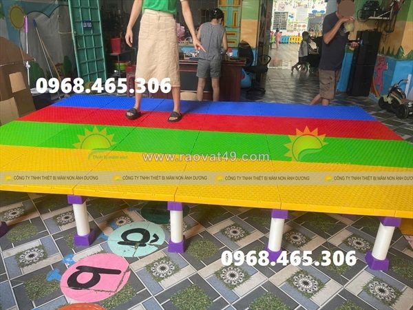 Bục sân khấu lắp ghép mầm non bằng nhựa nhập khẩu