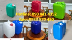 Can chứa axit đậm đặc 30 lít vuông, can nhựa 25 lít đựng dầu nhớt, can nhựa tròn 20 lít màu trắng