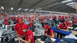 Cty may mặc lucky tuyển 30 công nhân may thời vụ