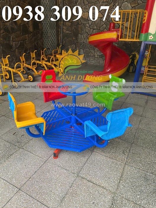 Đu quay 4 chỗ ghế hình con gấu cho trẻ mầm non