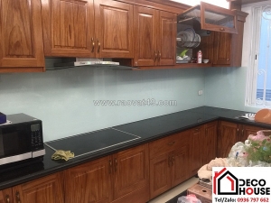 Kính ốp bếp màu vàng chanh phù hợp với phong cách nội thất nào?