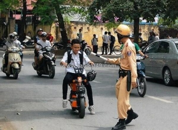 ~/Img/2026/7/luat-di-xe-may-dien-7-quy-dinh-can-biet-nam-2026-01.jpg
