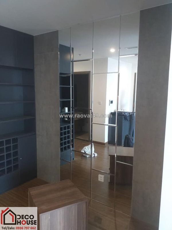 Nên dùng gương ốp tường hay gương khổ lớn cho phòng khách?