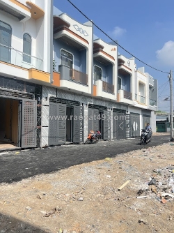 Nhà bán dĩ an 1 trệt 1 lầu đường nguyễn thị minh khai dĩ an