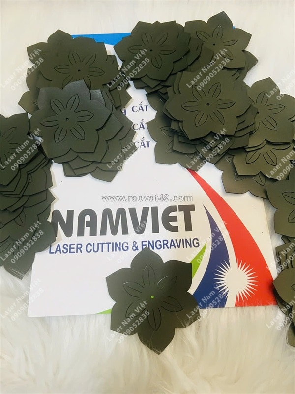 ~/Img/2026/7/nhan-gia-cong-cat-hoa-van-cat-chi-tiet-tren-da-simili-bang-cong-nghe-laser-01.jpg