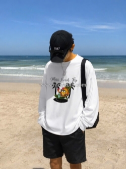 Outfit du lịch sẽ đẹp hơn nếu chọn đúng chiếc áo thun