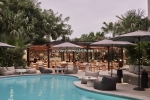 Thiết kế quán cafe kết hợp hồ bơi – xu hướng kinh doanh f&b đầy tiềm năng
