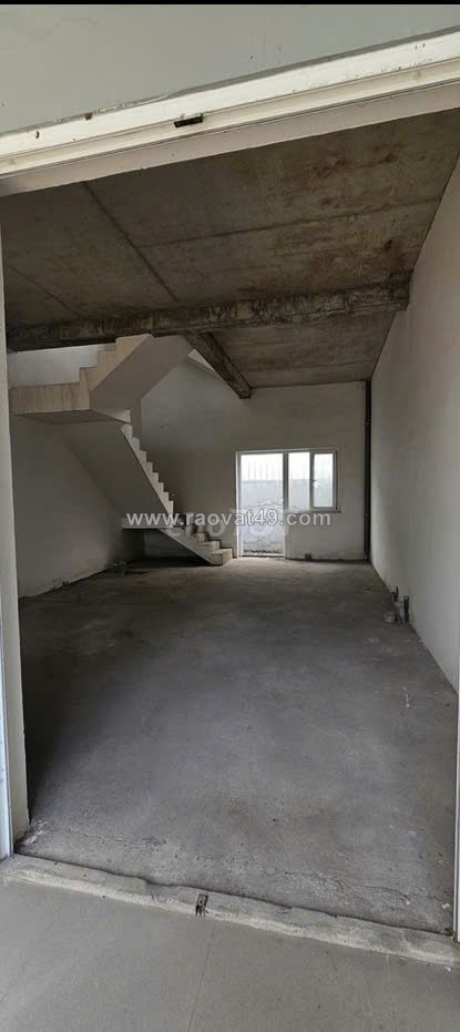 ~/Img/2026/8/ban-nha-tho-khang-dien-mega-village-75m2-3-tang-so-hong-02.jpg