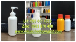 Chai nhựa 1 lít đựng hương liệu, chai 500ml đựng màu mực viết máy, chai lọ 250ml đựng si rô pha chế