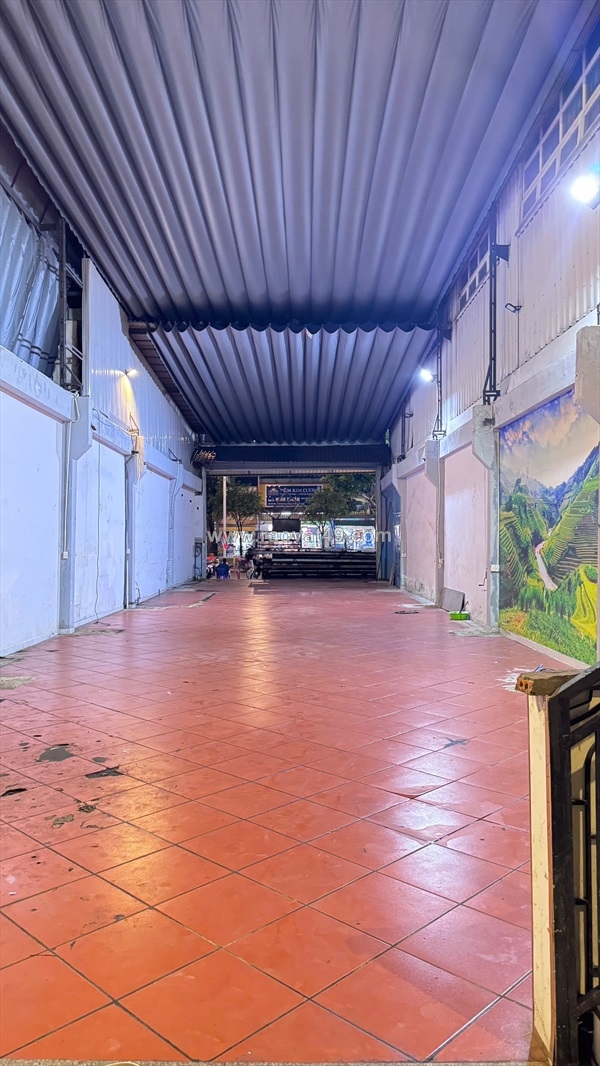 ~/Img/2026/8/cho-thue-mat-bang-duong-kinh-duong-vuong-460m2-lam-van-phong-garage-oto-01.jpg