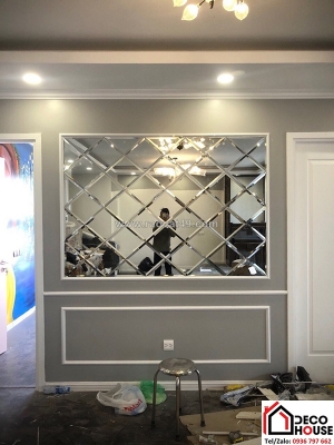 Gương màu trà ốp trần phòng khách có đẹp không? những mẫu đáng tham khảo