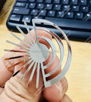 Huy hiệu theo yêu cầu - điểm nhấn nhỏ, giá trị chuyên nghiệp lớn